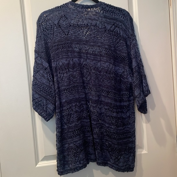 Carolyn Taylor dark blue knit sweater. - Picture 5 of 5